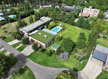 Casa · 611m² · 7 Ambientes · 3 Cocheras · Casa en Kentucky