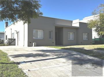 Casa · 185m² · 5 Ambientes · 2 Cocheras · Casa en Venta en Puertos Vistas Lote Central