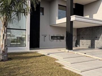 Casa · 280m² · 4 Ambientes · 4 Cocheras · Venta Casa Premium a Estrenar con Piscina, Galería y Parrilla | Diseño Moderno de Categoría