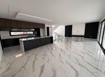 Casa · 280m² · 4 Ambientes · 4 Cocheras · Venta Casa Premium a Estrenar con Piscina, Galería y Parrilla | Diseño Moderno de Categoría