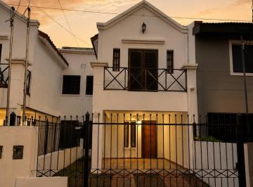 Casa de 5 ambientes, Córdoba · Excelente Oportunidad! Dúplex 3 Dorm. con Gran Patio y Cochera a m Duarte Quirós 4000