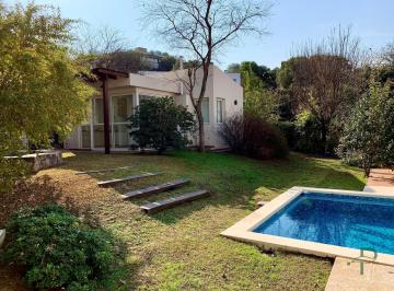 Casa · 526m² · Casa 5 Dorm. / Pileta / Cochera Doble / Departamento con Ingreso Independiente /en Estancia Q2