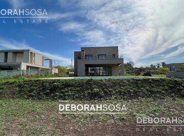 Casa · 271m² · 5 Ambientes · 4 Cocheras · Casa en Venta en 6 Ambientes Al Agua 2 Plantas - El Canton - Escobar, Zona Norte (Con Renta)