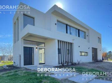 Casa · 243m² · 5 Ambientes · 4 Cocheras · Casa en Venta 4 Ambientes - El Canton Zona Norte Escobar