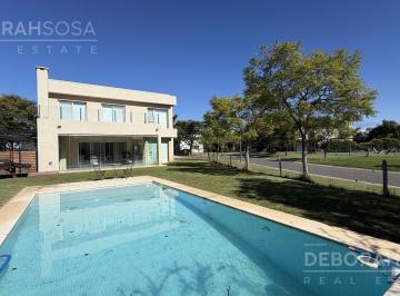Casa · 170m² · 4 Ambientes · 2 Cocheras · Casa en Venta, Piscina y Parquizado. Vistas - Puertos