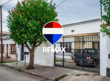 Casa · 200m² · 6 Ambientes · 2 Cocheras · Casa en Venta en Macrocentro 3 Dorm. 3 Baños