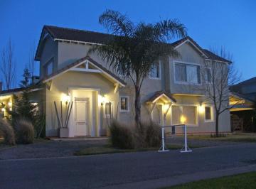 Casa · 192m² · 5 Ambientes · 2 Cocheras · Venta Casa 5 Ambtes, Villa Olivos, Garin, Escobar