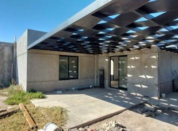Casa · 90m² · 3 Ambientes · 2 Cocheras · Casa en Venta Barrio Priivado Maipu