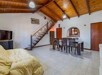 Casa · 125m² · 4 Ambientes · 1 Cochera · Casa de 3 Dorm. con Suite, Quincho y Patio