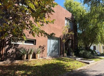 Casa · 109m² · 4 Ambientes · Venta Casa 4amb B°california Village Apto Credito