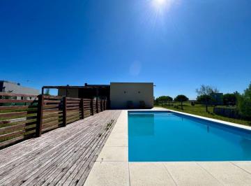 Casa · 141m² · 4 Ambientes · 1 Cochera · Alquiler Temporario Casa 4 Ambientes con Pileta