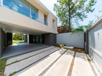 Casa · 127m² · 4 Ambientes · 2 Cocheras · Casa en Venta 3 Dorm. Aldea Pileta
