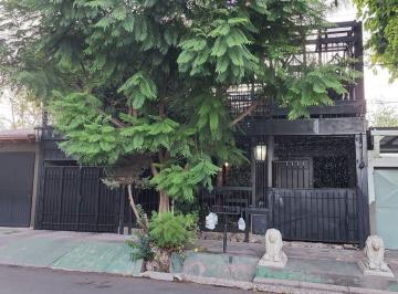 Casa · 168m² · 5 Ambientes · 1 Cochera · Casa en Venta en B° Decavial, Godooy Cruz