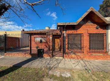 Casa · 140m² · 4 Ambientes · 2 Cocheras · Venta Casa 4 Ambientes Jardin Cochera Lote 574 m²
