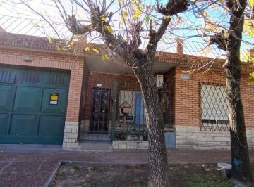 Casa · 104m² · 3 Ambientes · 1 Cochera · Venta Casa 3 Amb C/cochera Patio Ituzaingo a Cred