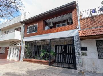 Casa · 190m² · 5 Ambientes · 2 Cocheras · Casa 5 Amb Parrilla Patio Cochera Apto Credito