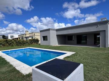 Casa · 176m² · 5 Ambientes · 1 Cochera · Casa a Estrenar 5 Amb. C/piscina El Canton - Norte