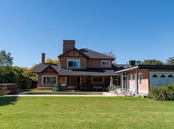 Casa · 264m² · 8 Ambientes · 2 Cocheras · Casa en Venta 4 Dorm. Kentucky - Funes