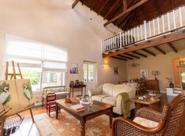 Casa · 329m² · 6 Ambientes · 1 Cochera · Increible Casa en Venta en Ubajay!
