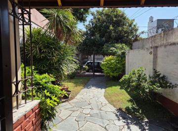 PH · 82m² · 3 Ambientes · 1 Cochera · PH en Flores con Jardin y Terraza