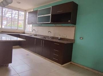 Casa · 200m² · 5 Ambientes · 2 Cocheras · Venta Casa 3 Dorm., Patio, Quincho - Fisherton
