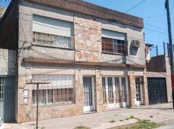 Casa · 159m² · 6 Ambientes · 1 Cochera · Venta Casa 4 Dorm., Cochera y Patio