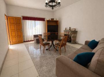 Casa · 76m² · 3 Ambientes · Vendemos Casa 3 Amb. en Pb C/patio - V. Luzuriaga