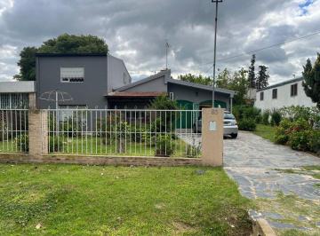 Quinta vacacional · 201m² · 4 Dormitorios · 1 Cochera · Venta/casa Quinta/con Pileta/bella Italia