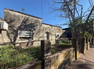 Casa · 100m² · 3 Ambientes · 1 Cochera · Venta / Propiedad Para Desarrollo / Av H. Yrigoyen