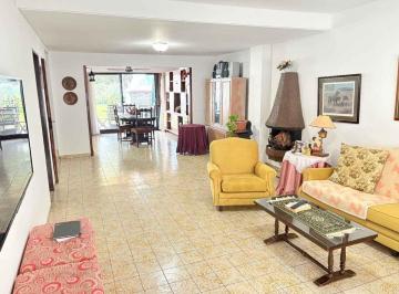 Casa · 148m² · 5 Ambientes · 2 Cocheras · Venta Casa 4 Dorm. con Patio en Olivos