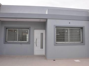 Casa · 115m² · 5 Ambientes · 2 Cocheras · Casa de 3 Dorm..