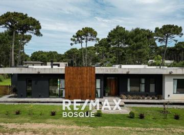 Casa · 155m² · 4 Ambientes · 1 Cochera · Casa Venta Pinamar Alamos II Moderna y con Pileta