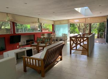 Casa · 124m² · 4 Ambientes · 1 Cochera · Venta Casa 4 Amb en Mar Azul con Jardin y Parrilla