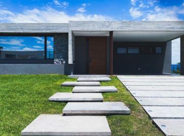 Casa · 244m² · 5 Ambientes · 2 Cocheras · Casa en Santa Clara Al Sur