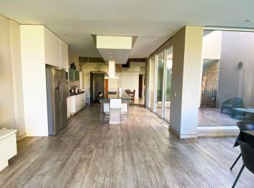 Casa · 284m² · 6 Ambientes · 1 Cochera · Casa en Villa Sarmiento