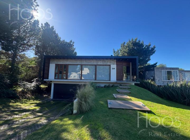 Casa · 1000m² · 5 Ambientes · 3 Cocheras