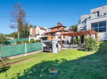 Casa · 183m² · 8 Ambientes · 1 Cochera · Casa de Categoría en Venta Carlos Paz Cordoba