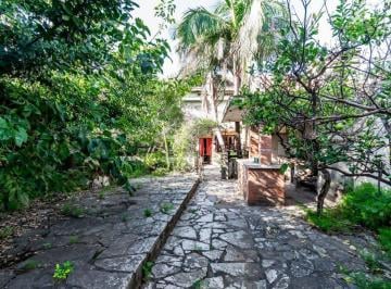 Casa · 293m² · 7 Ambientes · 1 Cochera · Venta Casa 7 Amb con Jardin Terraza y Cochera
