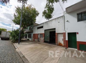 Bodega-Galpón · 80m² · Galpón + 2 Viviendas en Lote 302 m² Mataderos
