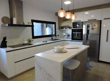 Casa · 194m² · 11 Ambientes · 2 Cocheras · Venta Casa 3 Dorm. Mi Valle Golf