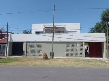 Casa · 85m² · 3 Ambientes · 1 Cochera · Duplex en Venta Ringuelet 2 Dorm. Cochera