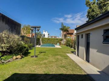 Casa · 130m² · 4 Ambientes · 2 Cocheras · Casa en Venta La Plata 3 Dorm. Pileta