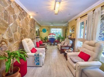 Casa · 96m² · 4 Ambientes · 4 Cocheras · Casa en Venta en Berazategui Parque 6 Amb