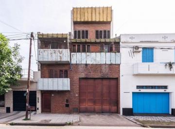Casa · 230m² · 6 Ambientes · Casa Multifam. en Lote de 8,66 X 26,98 C/galpón