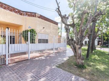 Casa · 164m² · 5 Ambientes · 1 Cochera · Casa 3 Dorm C/quincho/cochera, Terraza, Patio Lomas
