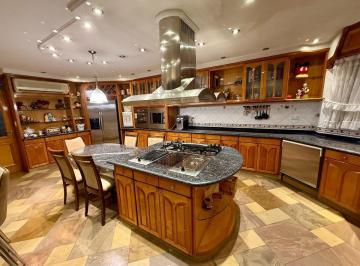 Casa · 990m² · 5 Ambientes · 2 Cocheras · Venta Casa 5amb Pileta Villa Sarmient0 Cred / Perm