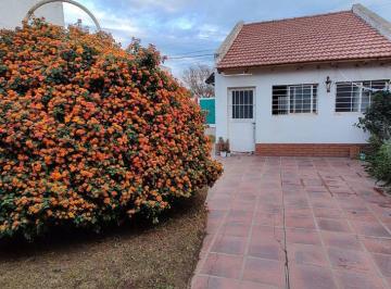 Casa · 120m² · 4 Ambientes · 1 Cochera · Casa en Venta - Apta Credito - Pampa Central 900