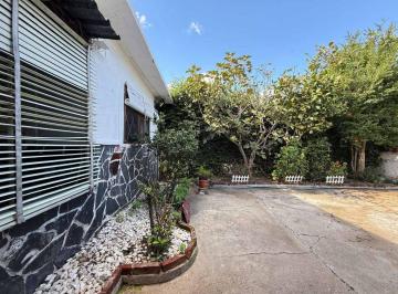 Casa · 64m² · 4 Ambientes · 1 Cochera · Venta Casa 2/3 Dorm., Frente - Ituzaingo