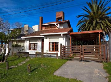 Casa de 4 ambientes Venta USD 60.000 · Venta o Permuta