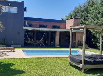 Quinta vacacional · 84m² · 3 Dormitorios · Venta Casaquinta 1.643 m², Cumelen, San Nicolas